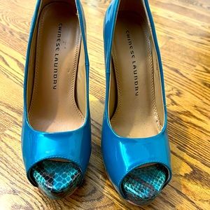 Size 6, Chinese Laundry teal heels